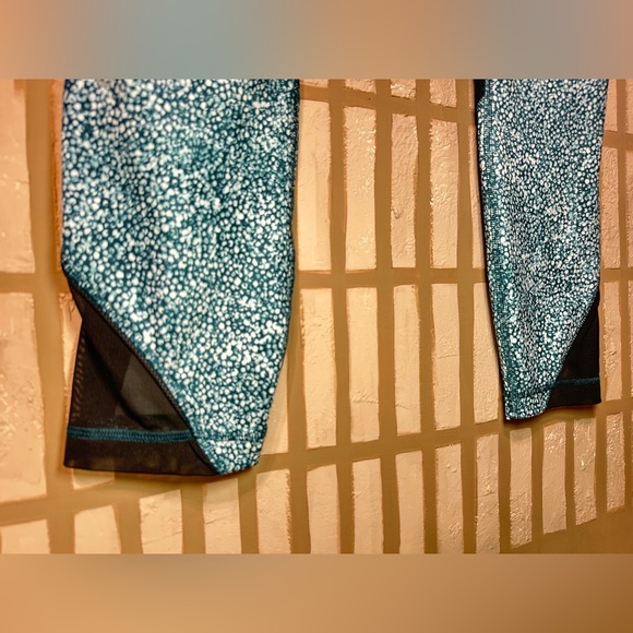 LULULEMON INSPIRE TIGHT II - Picture 2 of 13